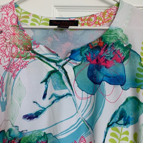 Pleats Collection Top - Picture 6 of 7